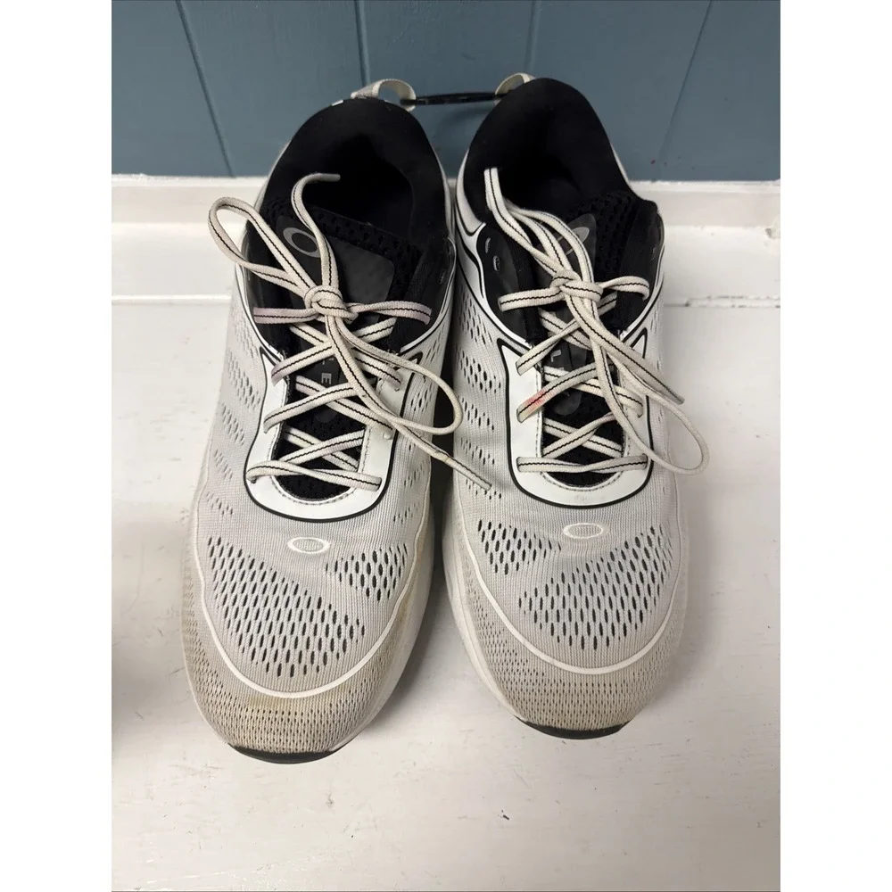 OAKLEY Spur OS  Men's Running Shoes Athletic‎ Sneakers White W/ Black Size 11.5